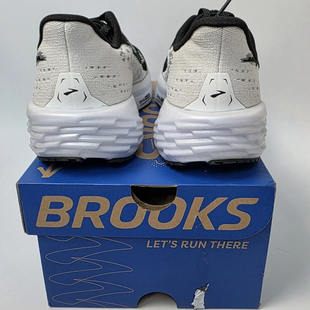 NEW Brooks Launch 11 Women's Run & Walk Shoes Black/White Size 6‎ Medium/B #0803